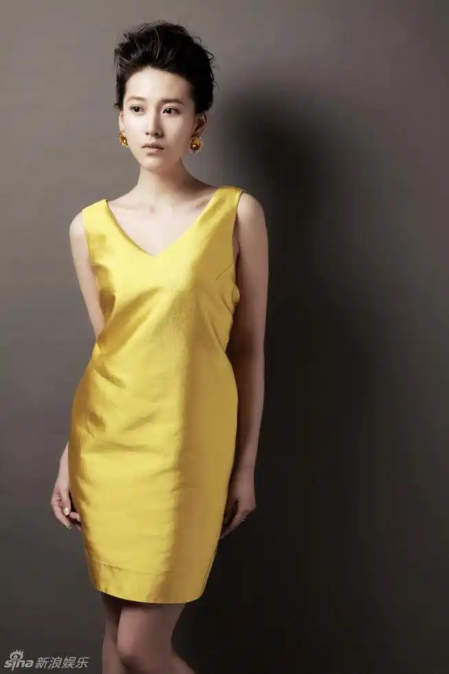 组图:宁丹琳夏日写真冷艳卖萌两不误_高清图集_新浪网