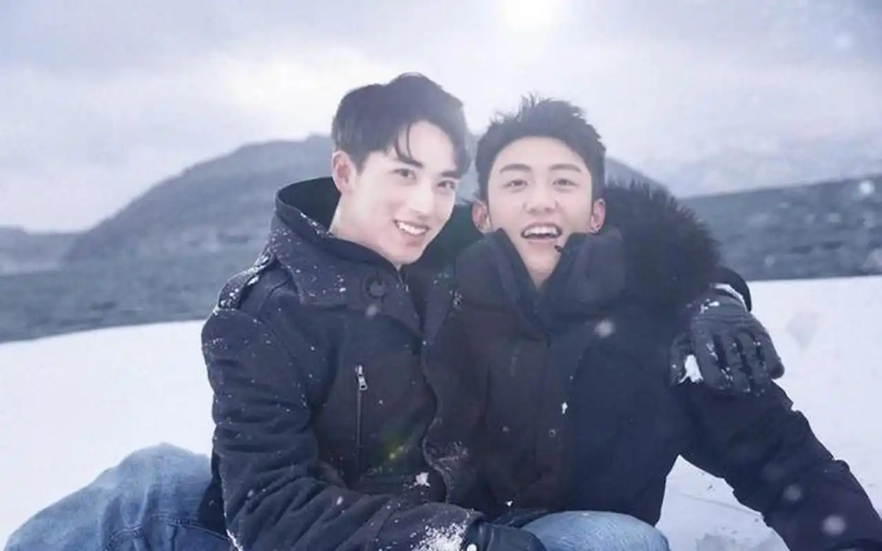 瓜友们的瓜田# 27日许魏洲更新微博,发文回应近日被指疑似内涵柴鸡