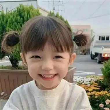 可爱的图片萌女孩真人小孩子 超乖巧的小女生高清微信头像大全_女生