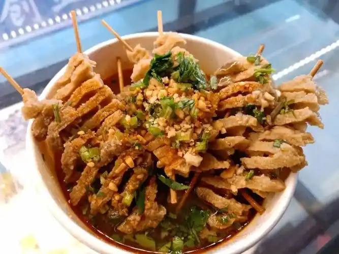 地摊鸡汁豆腐怎么做鸡汁豆腐串的做法与配料窍门鸡汁豆腐串的做法