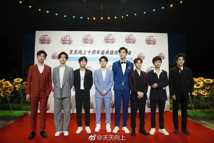 主题:发现一组身高对比的绝佳照片[9]收藏该帖已收藏