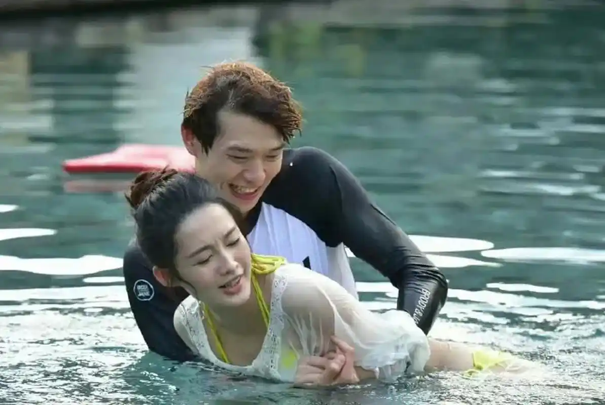 魏大勋,李沁曾经参加恋爱综艺节目.