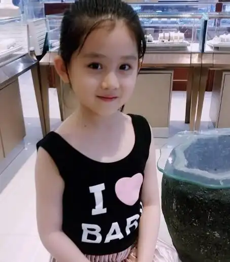 与孙怡,邓伦合作《因为遇见你》,王亭文饰演孙怡女儿乐童一角.