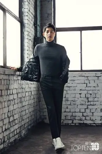 星闻宋仲基公开代言画报凌冽气质彰显男人味