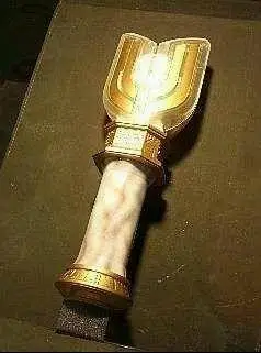 大古将神光棒举起,打开,一阵闪亮的光,神光棒就在大古身上形成了