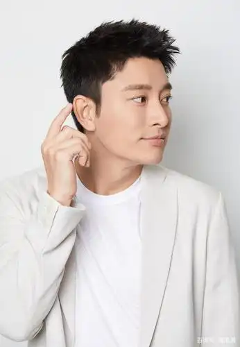 离婚前贾乃亮的微博里全是李小璐和甜馨,离婚后就变成了和宠物狗的