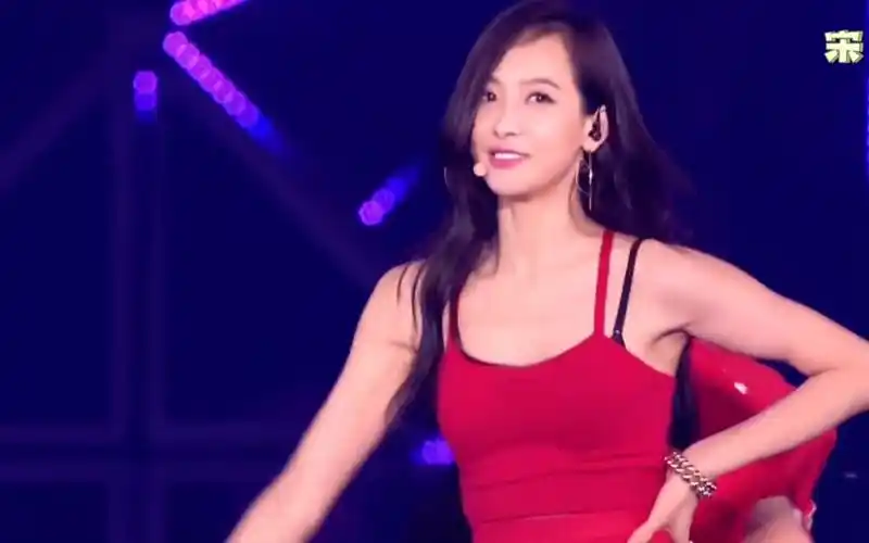 【宋茜】回忆杀!想当年宋茜一袭红衣登热搜,居高不下好几天