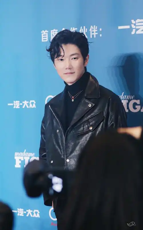 王晰超话#王晰新歌双鱼#-93 升起   02帅哥营业开始-2019/12/07