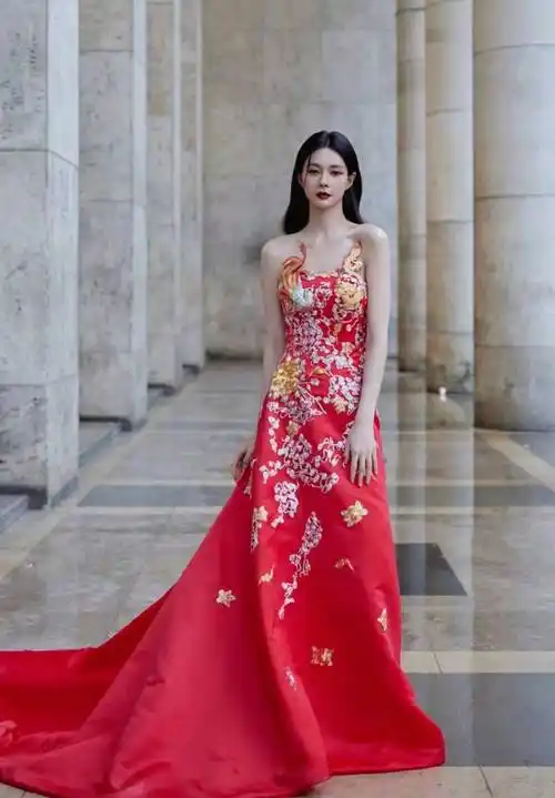 沈梦辰红裙妖娆,一抹东方魅力惊艳全球_红色_长裙_活力