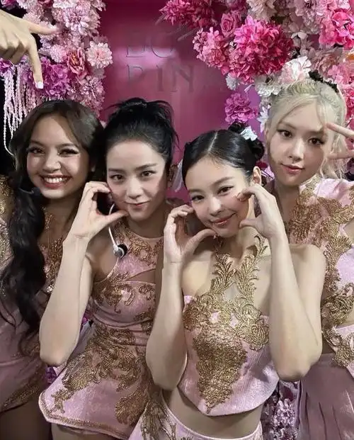 近期,blackpink四位成员均因恋爱传闻而上热搜,引爆