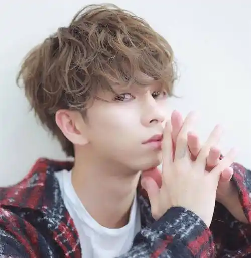 发型欣赏——2020时尚男士烫发