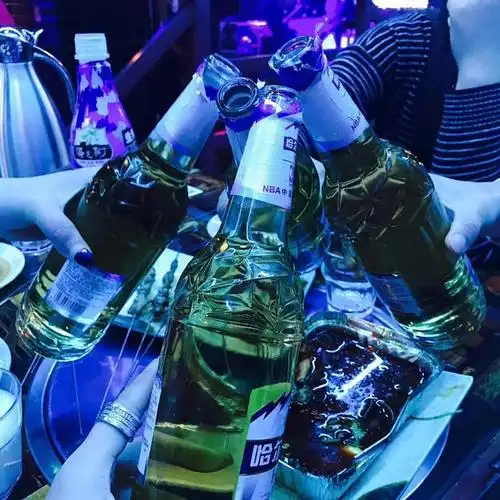 uus分享一下你们出去跟朋友喝酒干杯拍的照片好咩我需要治愈0707