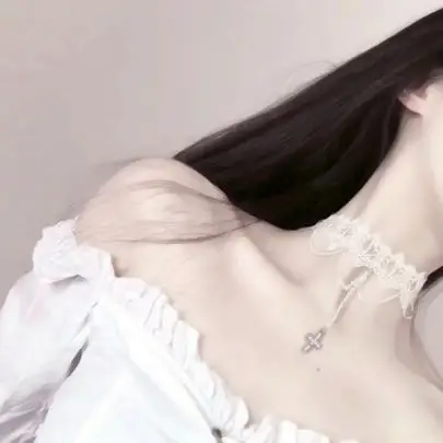 露锁骨穿吊带的女头,女生头像图片