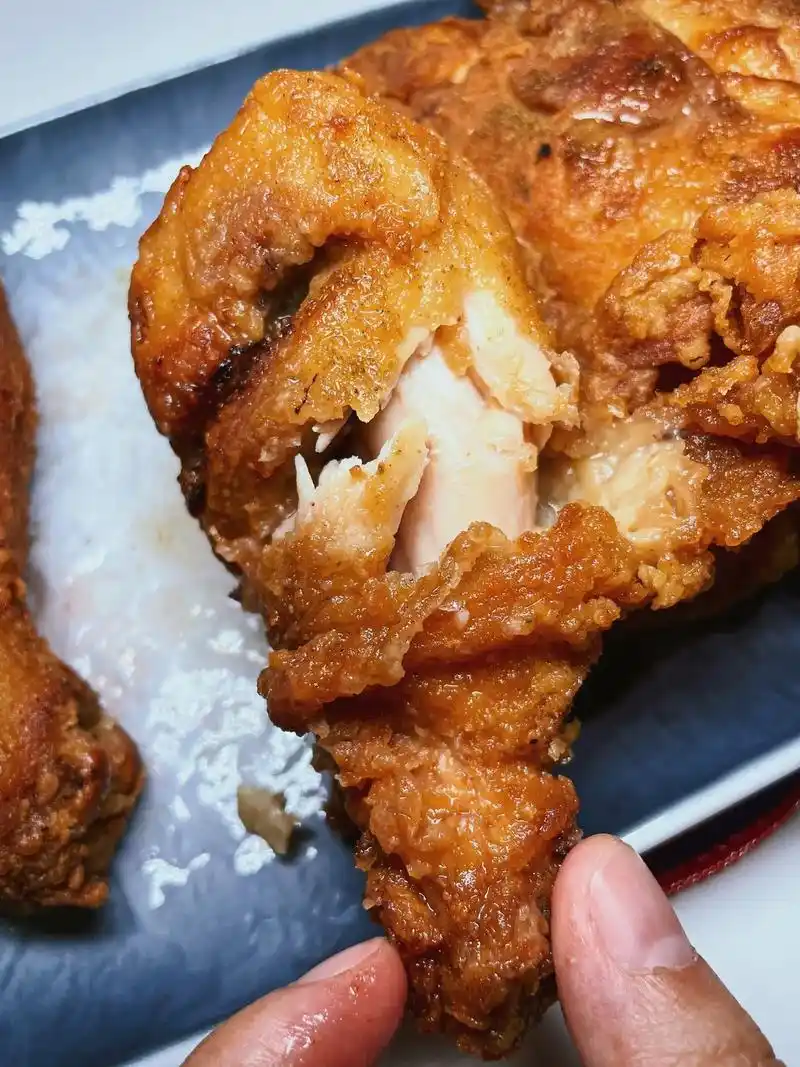 孜然蒜香炸鸡腿都给我吃00边看剧边吃炒香.