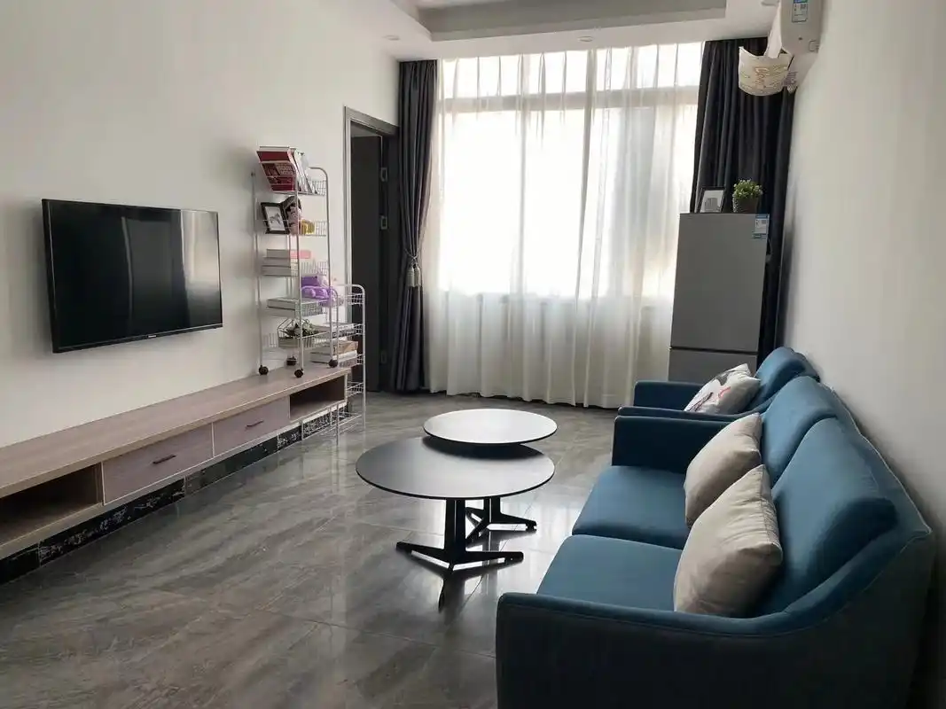 精装修两房一厅70平方超大面积