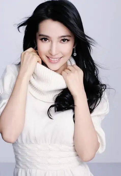 李冰冰:她散发着迷人的光芒,炫酷之美令人难以抗拒!
