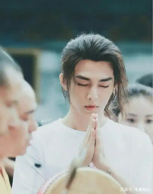炎亚纶"首部古装剧",漫画脸 古装,回头瞬间比罗云熙还惊艳!