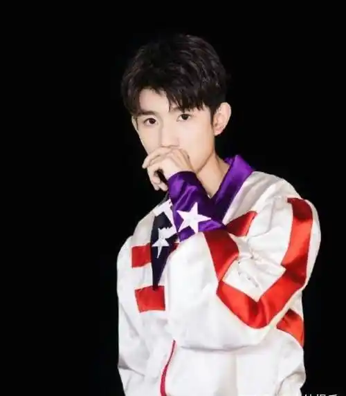 王源王俊凯易烊千玺,谁拿下巴黎欧莱雅品牌形象大使,寻找线索吧_少年