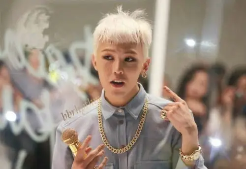 权志龙# 又是who you时期这种白色小短毛好喜欢超清爽你最好看了