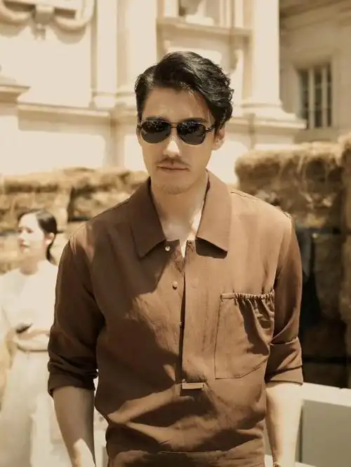 中国首席男模胡兵太帅被英国富婆看中