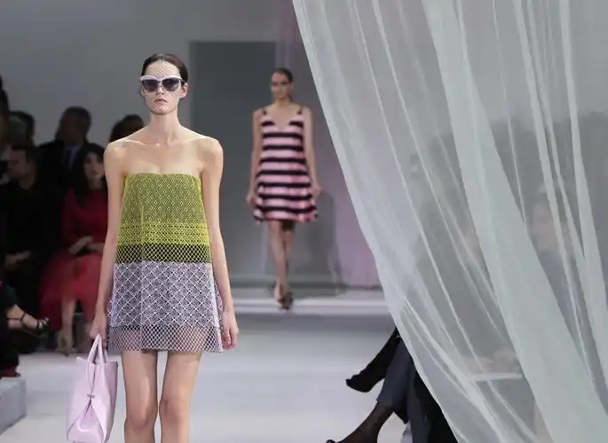 巴黎时装模特t台秀图片