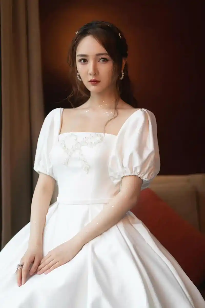 精美图集|靳梦佳,精致美丽的女主持人,演员