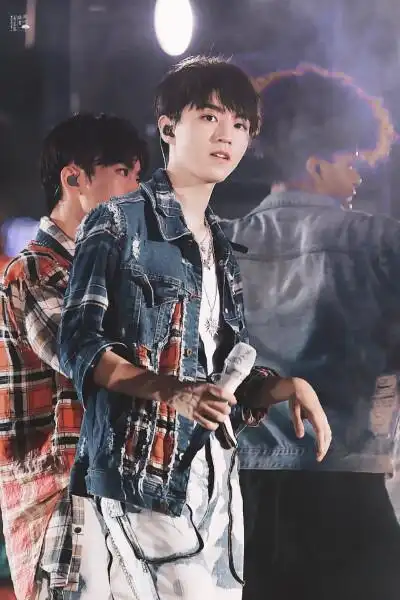 王俊凯和易烊千玺.