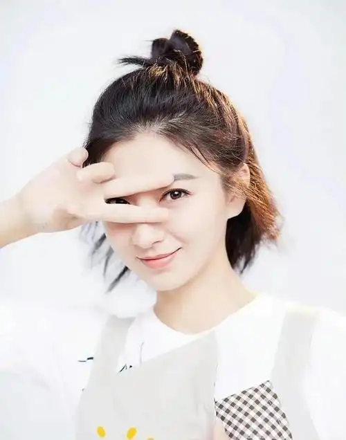 演员斓曦,吃饭路上捡来一位老公,低调幸福十年