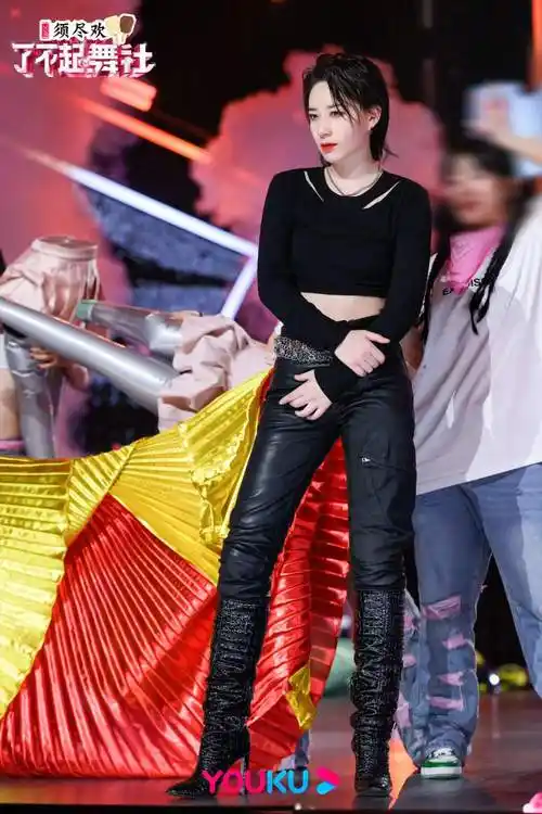 舞社》第二季李斯丹妮穿高跟鞋跳辣妹舞 程潇艺术体操编舞惊艳全场!