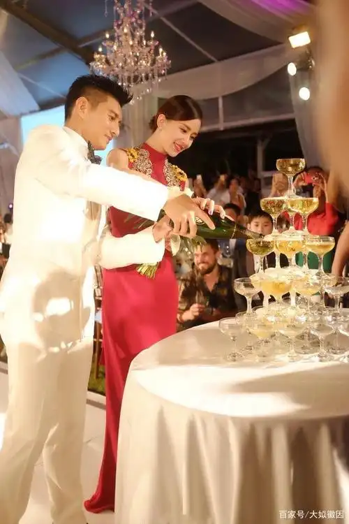 影视演员刘诗诗和吴奇隆的中西结合婚礼