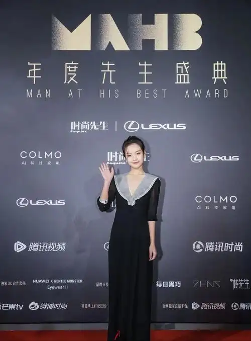 怎么就从小女孩变成成熟大美女了呢|礼服|张子枫_网易订阅