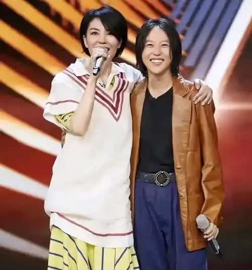 王菲女儿窦靖童,美得令人咋舌!散发出无尽女人味,堪称绝代佳人