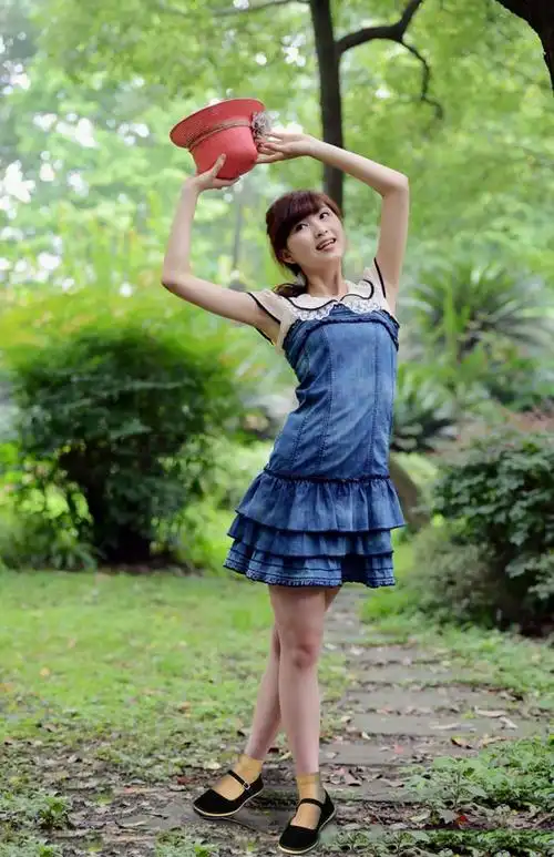 北京条绒布鞋美女