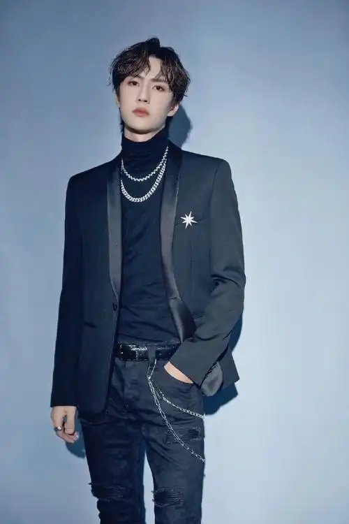 你见过超a的西装造型# wyb #王一博# 王. 来自姗姗-kjh - 微博