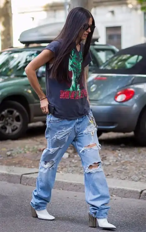 用一条又潮又酷又好看的破洞牛仔裤,来开启你的春夏季吧!