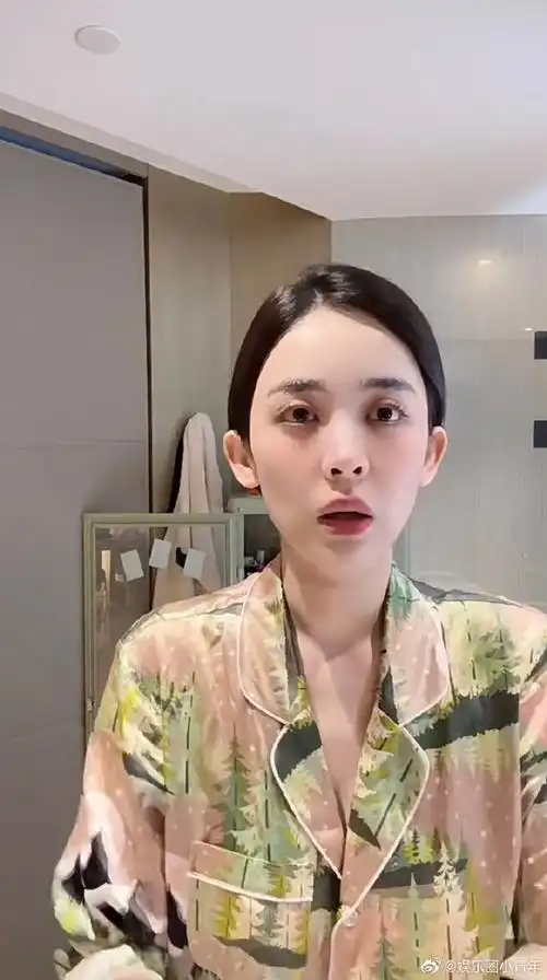 古力娜扎卸妆前vs卸妆后##娜扎卸妆前后对比