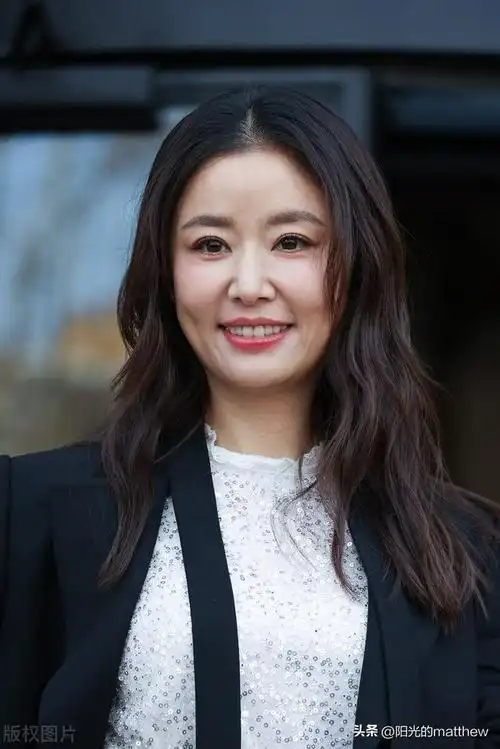 林心如现身2024秋冬巴黎时装周shiatzychen秀场