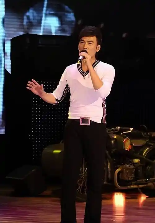 焦恩俊:被妻子夺走亿万财产和女儿,净身出户后母亲成为他的依靠