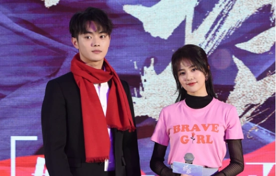 许凯白鹿旧照流出,颜值完胜校花校草,网友:太羡慕了!