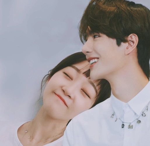 看到她和王一博的合照:不怕情敌多,就怕情敌会p图