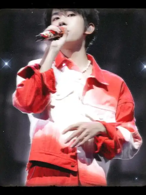 易烊千玺 (*^▽^*)