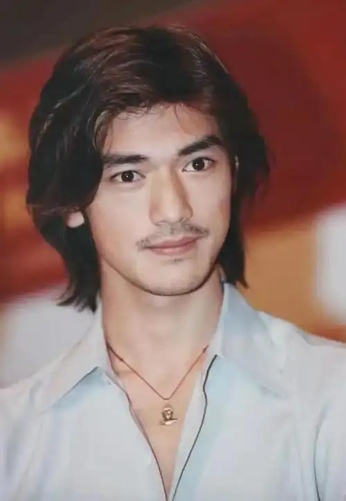 金城武和陈可辛的采访,央视唯一盖章的亚洲第一帅