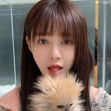 30岁的沈梦辰晒近照,吐舌卖萌气质佳,手里捧的小狗是亮点_狗狗_杜海涛