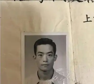 老照片背后的故事:父亲母亲年轻的时候也曾英俊潇洒,文质彬彬