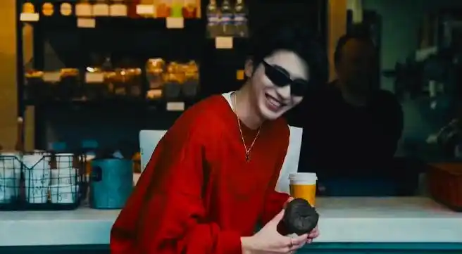 视频截图,红衣坤哥太养眼什么是笑弯了腰,坤坤这就是#蔡徐坤