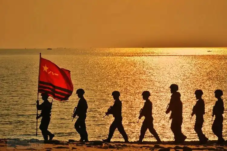 霞光辉映一组剪影带你领略军人风采