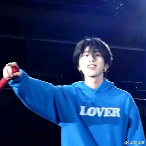 the scenes##戴比尔斯品牌代言人蔡徐坤#    "为初恋之神提笔 以爱的