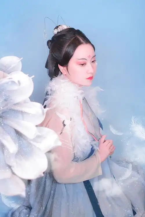 仙鹤少女古风汉服