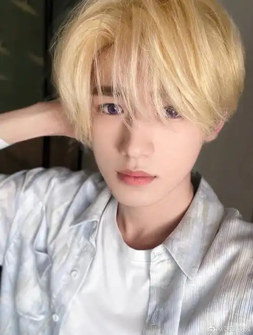 内娱爱豆的神仙发色#还有谁!没看过金发@时代少年团-宋亚轩?