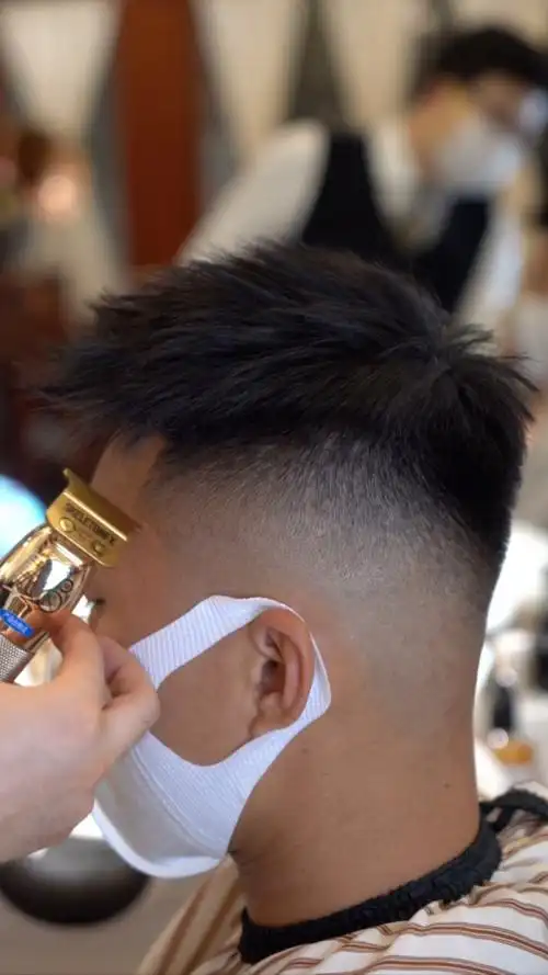 干净利落的前刺飞机头